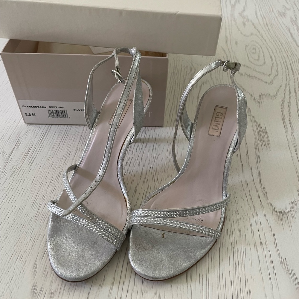 Womens Glint sandals size 5.5